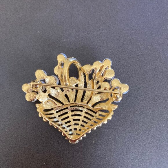 Trifari Vintage Brooch Granny Core Signed Faux Pearls Gold Tone Flowers Pin - Picture 6 of 9
